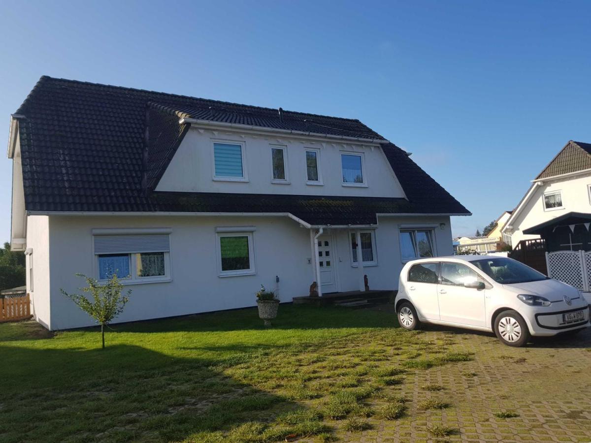 Ferienwohnung Am Teich Lutow Exterior photo